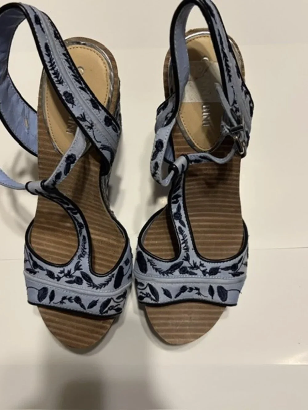 Gianni Bini Blue Print Size 7 Wedges
